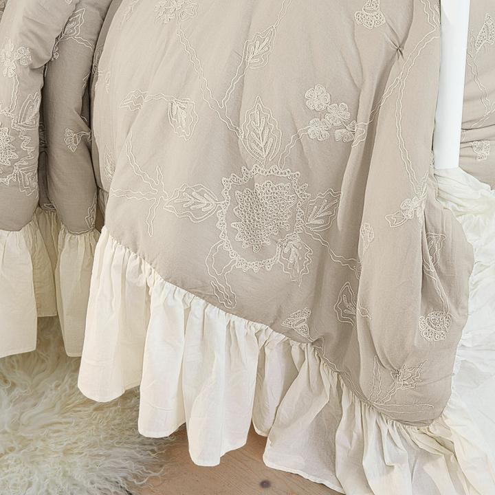 Immagine prodotto Loberon Trapunta Clarissa grigio (260 x 240 cm)