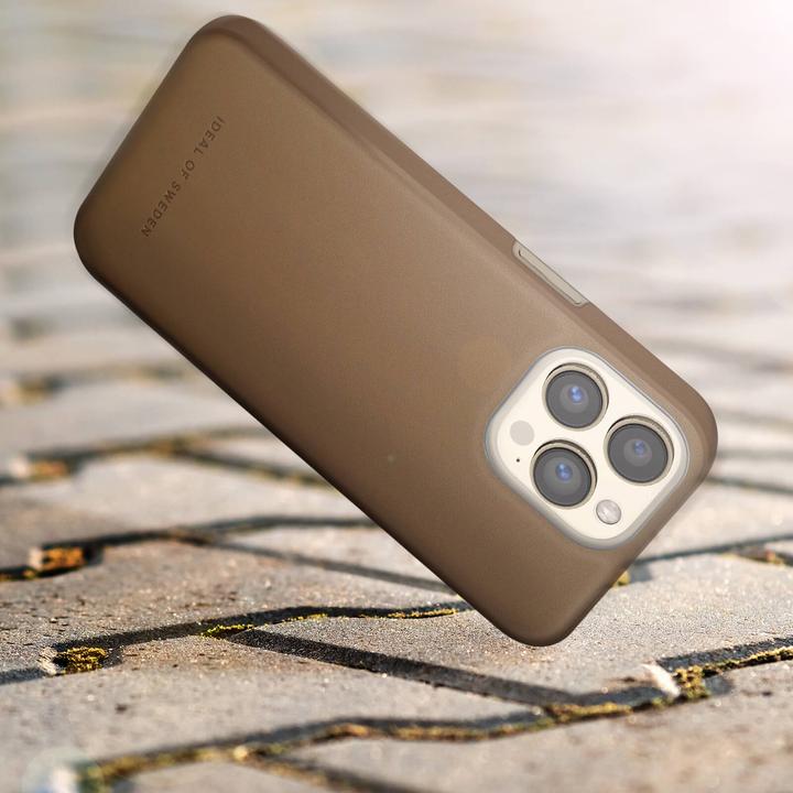 Image du produit iDeal Of Sweden Couverture rigide Designer Marron intense (Apple iPhone 13 Pro)