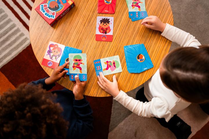 Produktbild Nathan Jeu de cartes - Super - héros (Französisch, 2 - 4 Spieler)