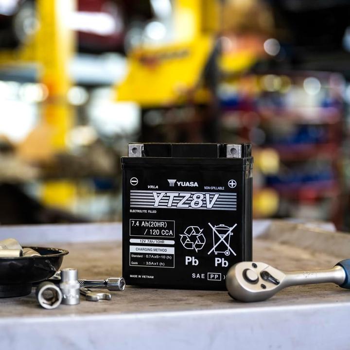 Produktbild Yuasa AGM Motorradbatterie 12V 7.4Ah 120A (12 V, 7.40 Ah, 120 A)