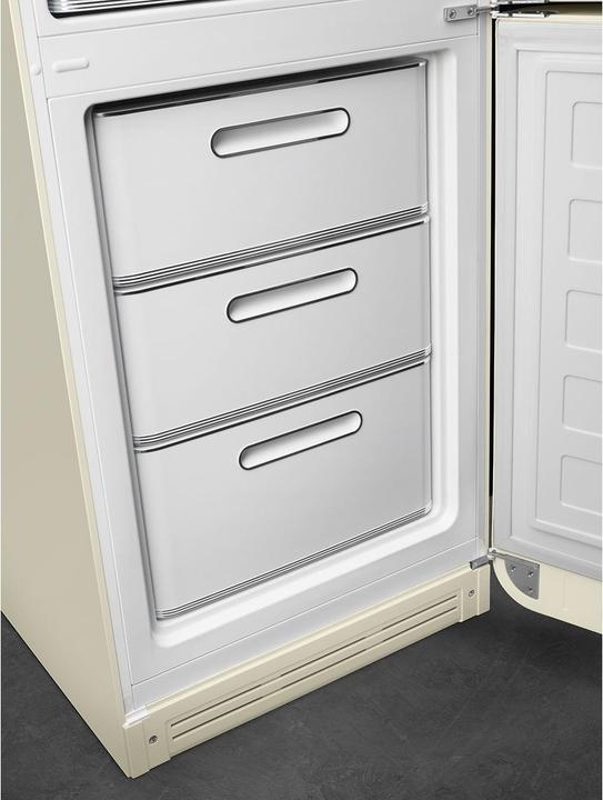 Produktbild Smeg FAB32RCR6 Kühl-Gefrierkombination Rechtsanschlag Creme 50s Style 2025 Modell, EEK: C (331 l)