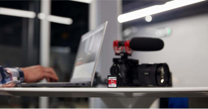 Actual product image Kingston Canvas React Plus V60 (1000 GB, SDXC, U3, UHS-II)