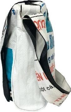 Image du produit Bekos Upcycling - Umhängetasche aus recycelten Fischfuttersäcke weiss
