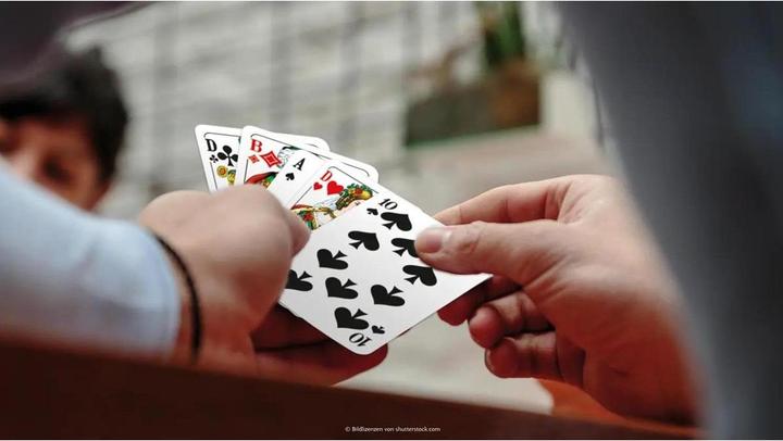 Productafbeelding ASS Altenburg 10045419-0001 - FSC Skat, französisches Bild, in Faltschachtel - 10 Stück geschrumpft (Duits, 3 - 4 Spelers)