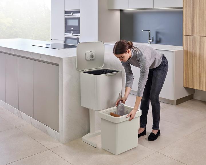 Produktbild Joseph Joseph Totem Pop 40L Mülltrennungs- & Recycling-Einheit - Stein (40 l)