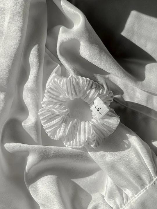 Immagine prodotto Invisibobble Fascetta per capelli Extra Hold bianco puro (Elastico per capelli)