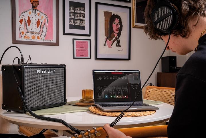 Produktbild Blackstar ID:CORE 4 -kitaravahvistin, musta (Gitarre, 10 W)