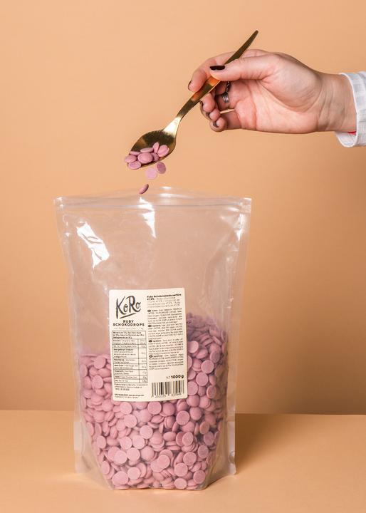 Actual product image KoRo Pink chocolate couverture drops made from Ruby cocoa beans (1000 g)