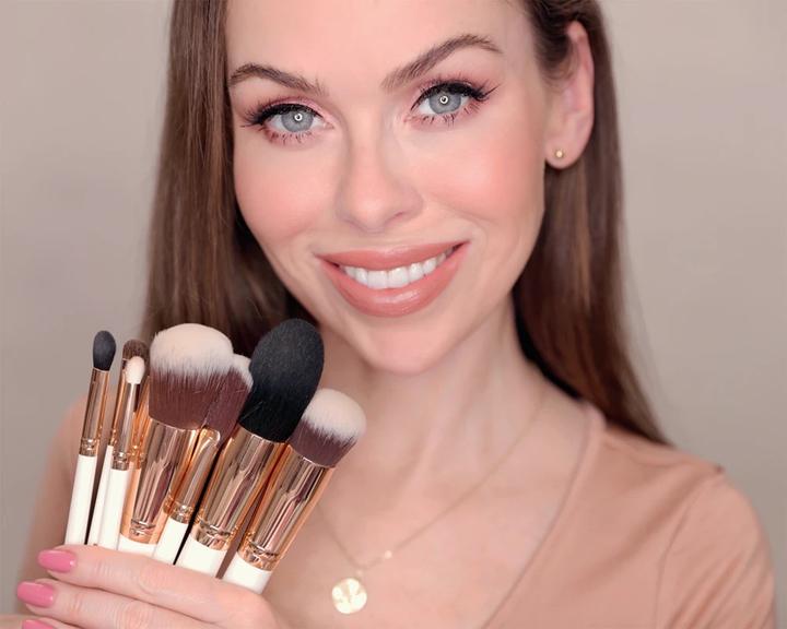 Actual product image Dermacol Cosmetic brush for powder and blush with case Rose Gold D56 (Powder)