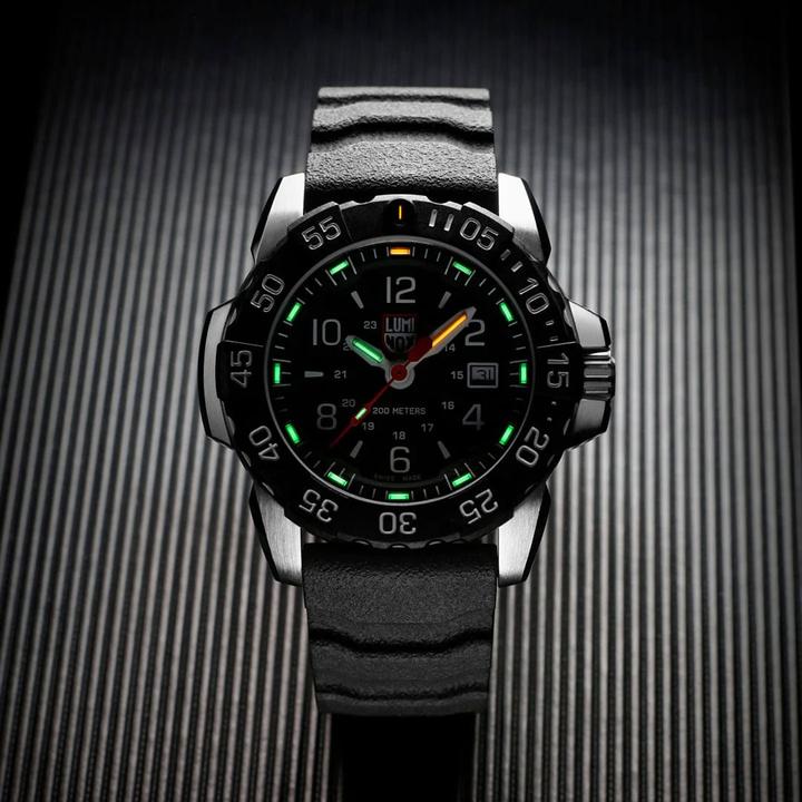 Immagine prodotto Luminox Navy Seal Steel 3250 Series (Orologio sub, 45 mm)