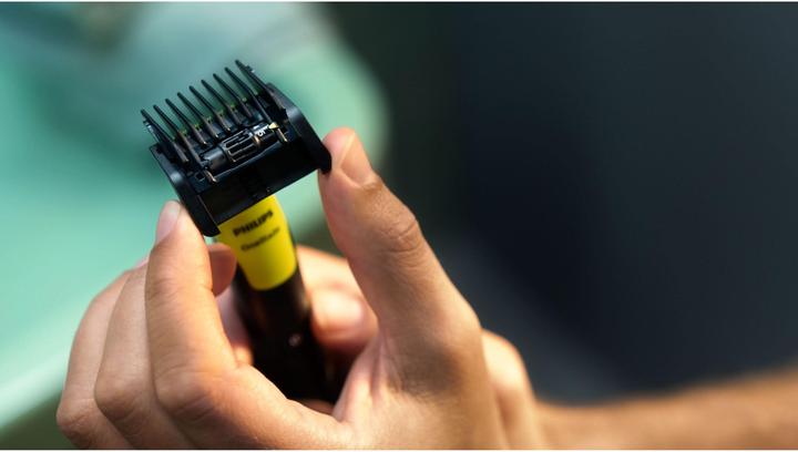 Actual product image Philips OneBlade 360 with connectivity