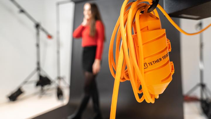 Actual product image Tether Tools USB-C 3.0 Kabel, USB-C / Micro-B, 9.4m gerade zu rechtwinklig, 9.4 m, Orange (9.40 m)