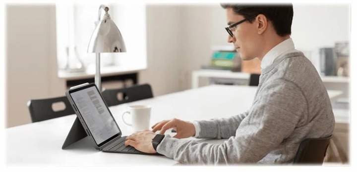 Produktbild Logitech Combo Touch (CH, iPad Pro 11 2021 (3. Gen), iPad Pro 11 2020 (2. Gen), iPad Pro 11 2018 (1. Gen), iPad Pro 11 2022 (4. Gen))