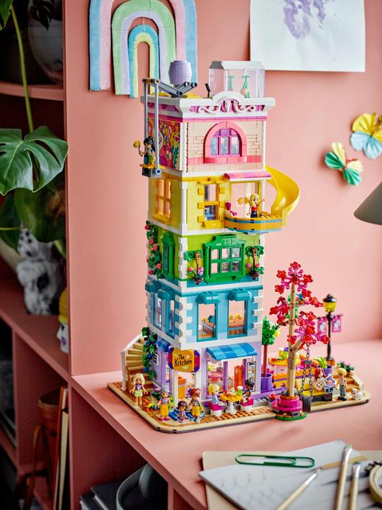 Actual product image LEGO Heartlake City Community Kitchen (41747, LEGO Friends)