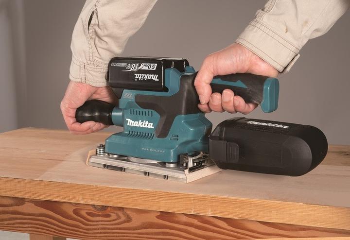 Productafbeelding Makita DBO380Z Snoerloze trilslijpmachine 18V, 93X185mm, Zonder batterijen en lader! (Vlakschuurmachine, 200 W)