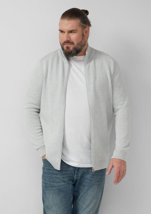 Produktbild s.Oliver Strickjacke Baumwoll-Strickjacke mit Stehkragen und Logo-Patch (3XL)