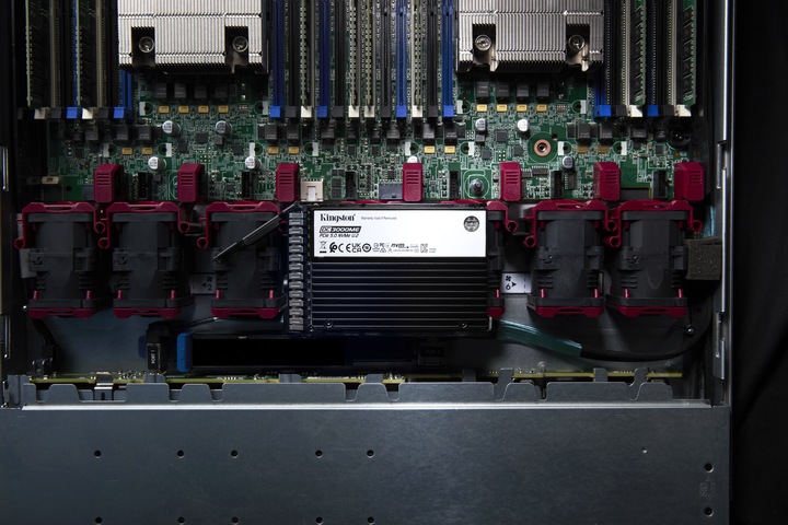 Image du produit Kingston 7.68TB DC3000ME U.2 PCIe 5.0 NVMe TCG Opal Enterprise SSD (7680 Go, 2.5")