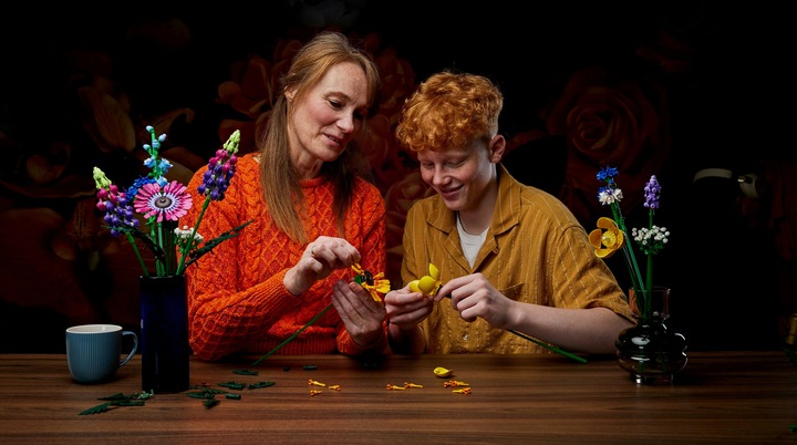 Actual product image LEGO Dried flower arrangement (10314, LEGO Icons, LEGO Botanical)