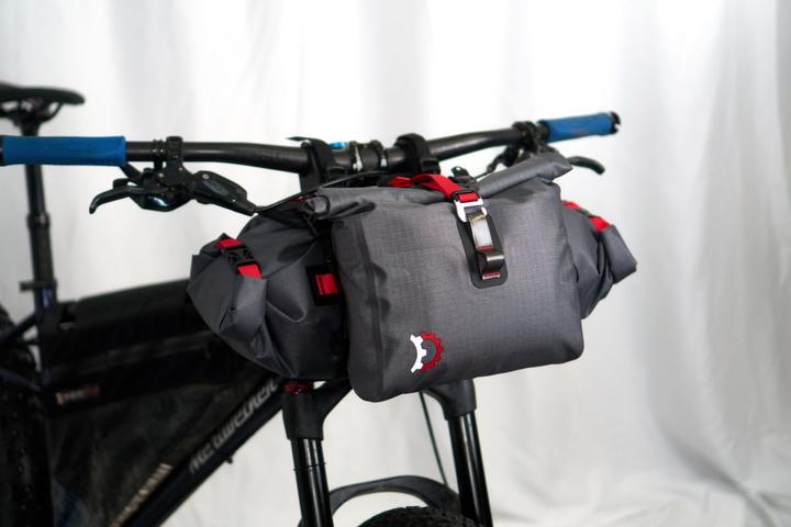 Actual product image Revelate Designs Egress Pocket Handlebar Bag, 2.8L, waterproof, black (Handlebar bag)