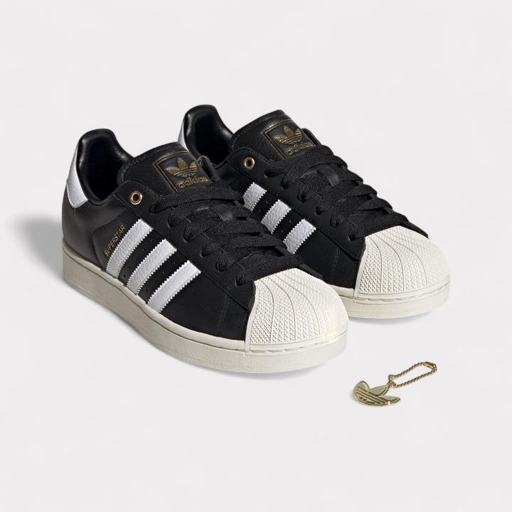 Blanc cassé, Cloud White, Core Black