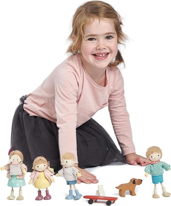 Actual product image Tender Leaf Toys Edward & Skateboard