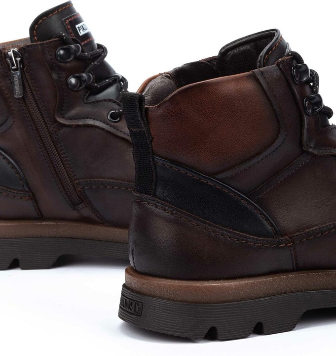 Actual product image Pikolinos Vigo (44)
