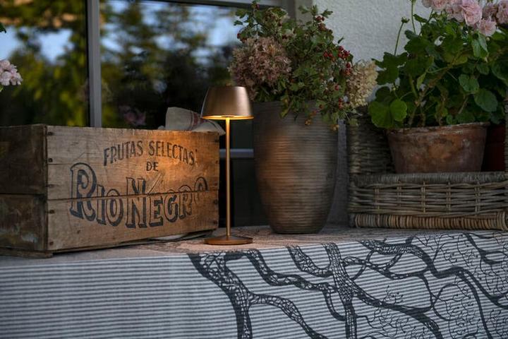 Actual product image Konstsmide Akku-Tischleuchte Éze LED 2200/3000K, Dimmbar - Gold Matt (170 lm)