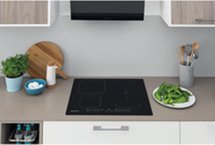 Actual product image Indesit IB 65B60 NE Black Integrated 59 cm Zone Induction Hob 4 Zone(s) (59 cm, Induction hob)
