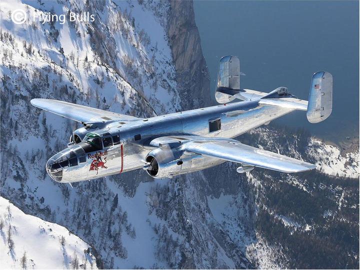 Produktbild Revell Gift Set Flying B-25J Mitchell