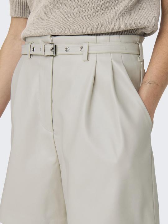 Produktbild Only ONLHEIDI Mittlere Taille Normal geschnitten Shorts in Lederoptik Shorts in Lederoptik (XS)