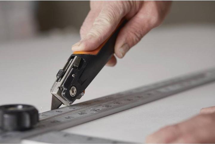 Produktbild Fiskars Universal-Trockenbaumesser, Länge 18,5 cm, Rostfreier Stahl/Kunststoff, Schwarz/Orange, Carb