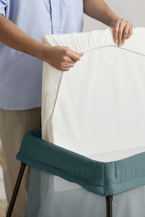Actual product image BabyBjörn Travel Crib Light with Sheet, Dark Green