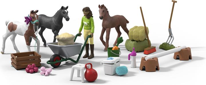 Actual product image Schleich Horse Club - Christmas miracle foal rearing