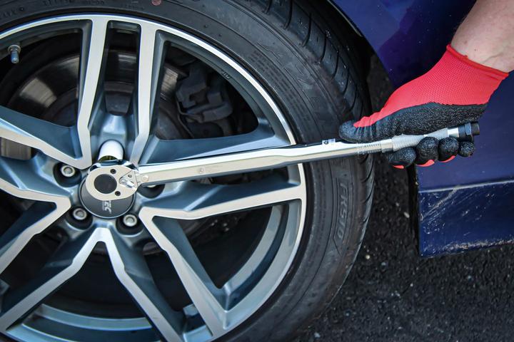 Actual product image BGS Torque spanner (1/2", 28 - 210 Nm)