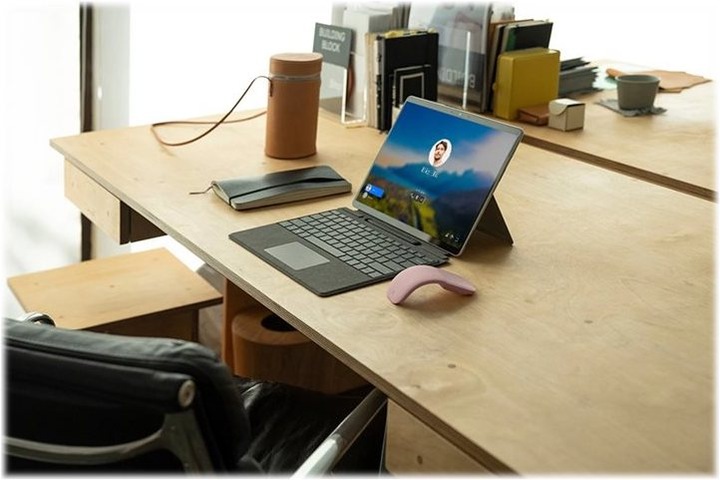 Actual product image Microsoft Surface Pro X (13", Microsoft SQ2, 16 GB, 256 GB, Without keyboard layout)