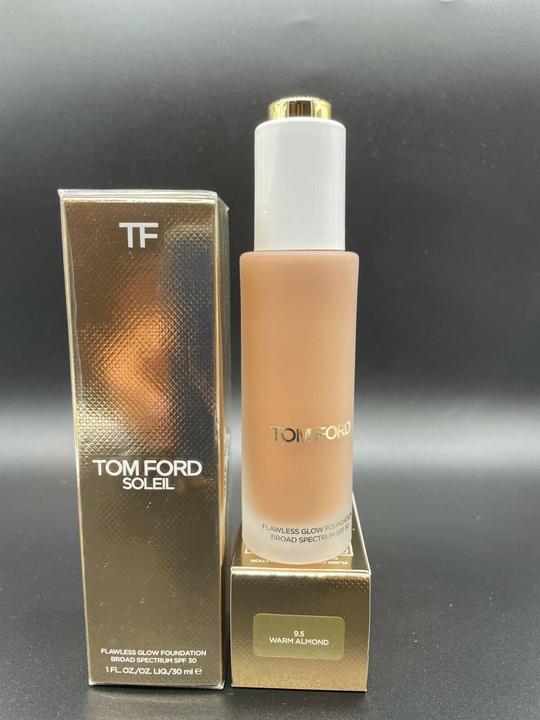 Immagine prodotto Tom Ford Soleil Flawless Glow Foundation SPF 30 9.5 Mandorla calda (Mandorla calda)
