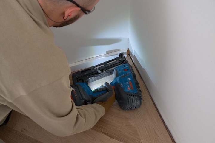 Image du produit Bosch Professional Cloueur à bois sans fil GNH 18V-64-2, dans son carton