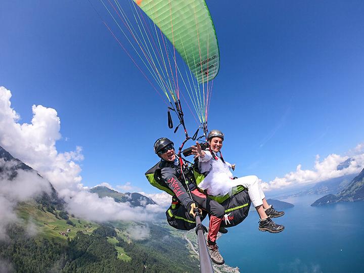 Actual product image Smartbox 35-minute thermal paragliding flight on Lake Lucerne for 2 people (2 pers.)