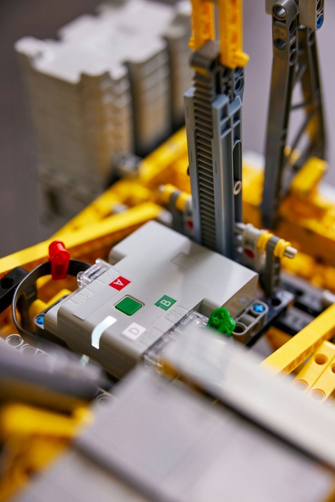 Produktbild LEGO Liebherr LR 13000 Raupenkran (42146, LEGO Technic)