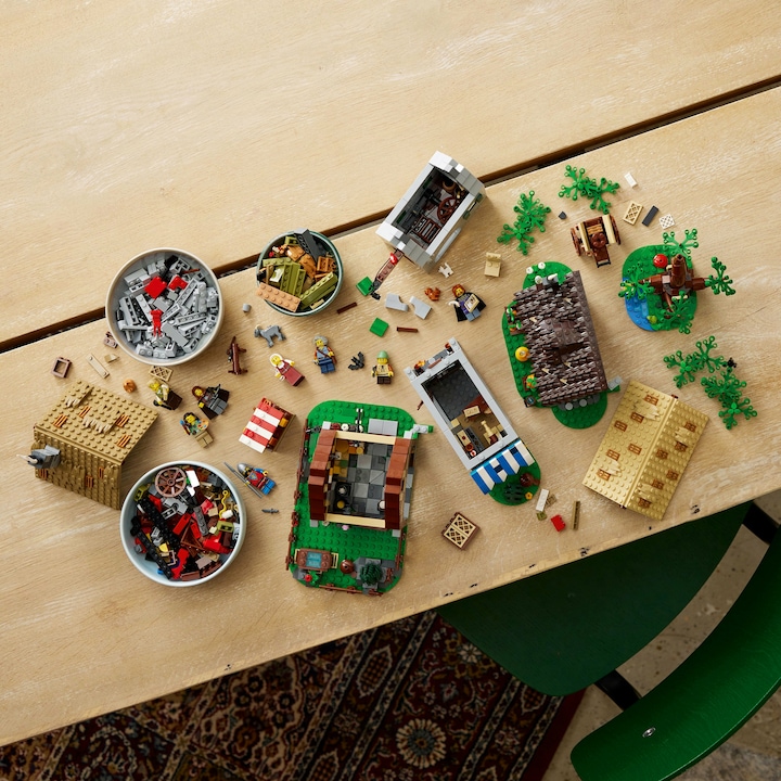 Productafbeelding LEGO Middeleeuws stadsplein (10332, LEGO Icons, LEGO Zeldzame Sets)