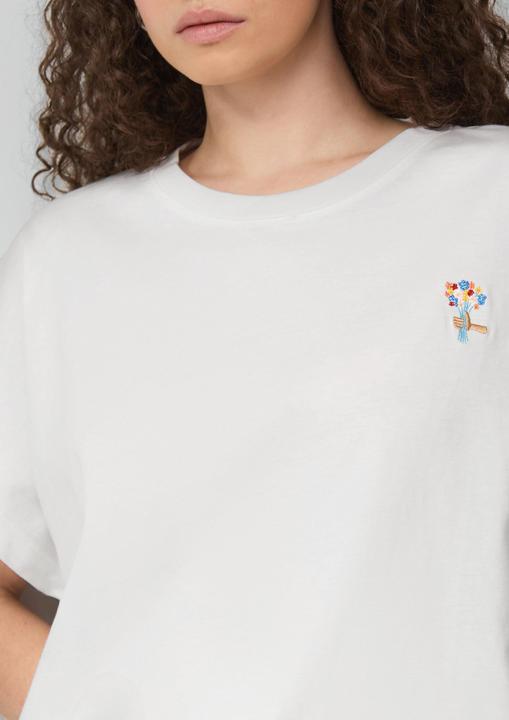 Produktbild S.Oliver T-Shirt lässiges Shirt mit angeschnittener Schulter und kleiner Stickerei (44)