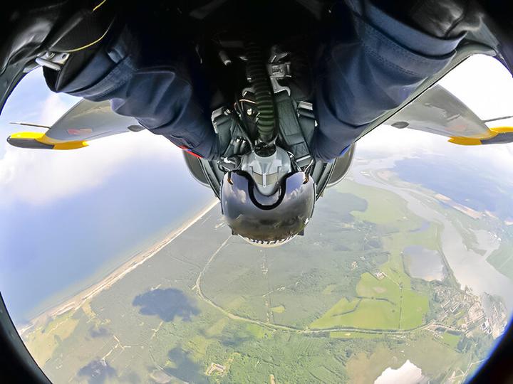 Actual product image Smartbox Vol de 45 min en avion de chasse L-39 Albatros au-dessus des Alpes suisses (1 Person)