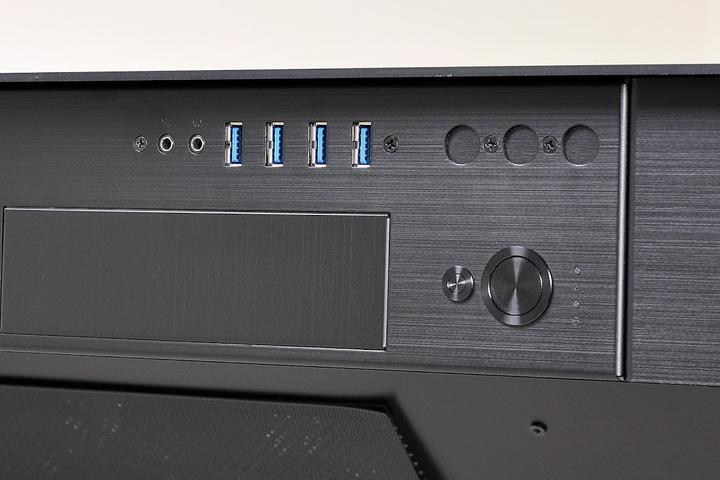 Actual product image Lian-Li Dk-04x (ATX, E-ATX, mATX)