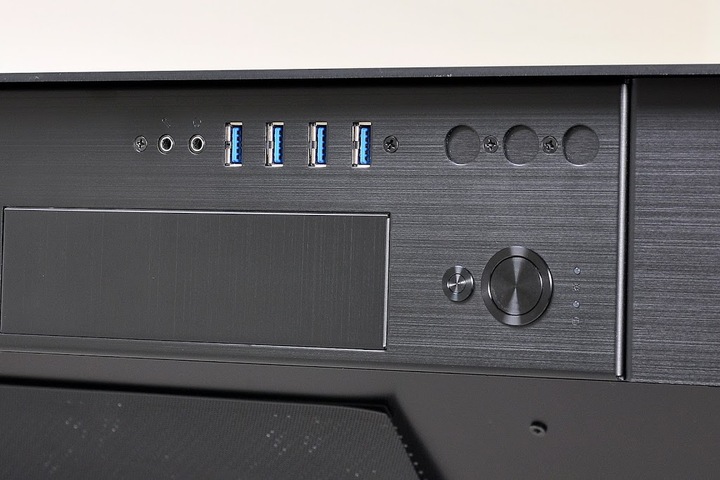Produktbild Lian-Li Dk-04x (ATX, mATX, E-ATX)