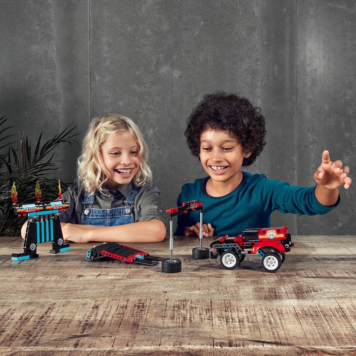Produktbild LEGO Stunt-Show mit Truck und Motorrad (42106, LEGO Technic)