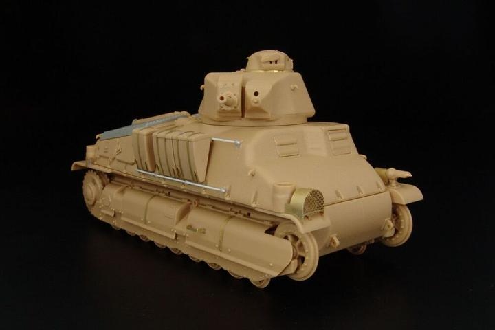 Actual product image Hauler Somua S35 BASIC (TAMIYA)