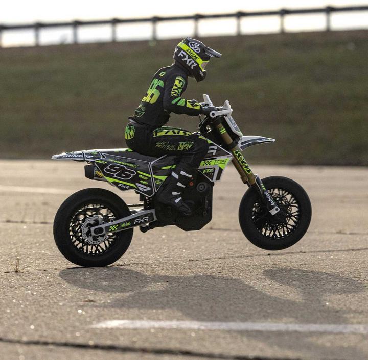 Actual product image Losi PROMOTO-SM FXR Motorcyle RTR 1:4 EP