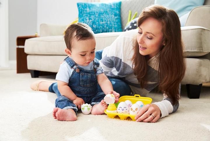 Actual product image Tomy Squeak eggs in box