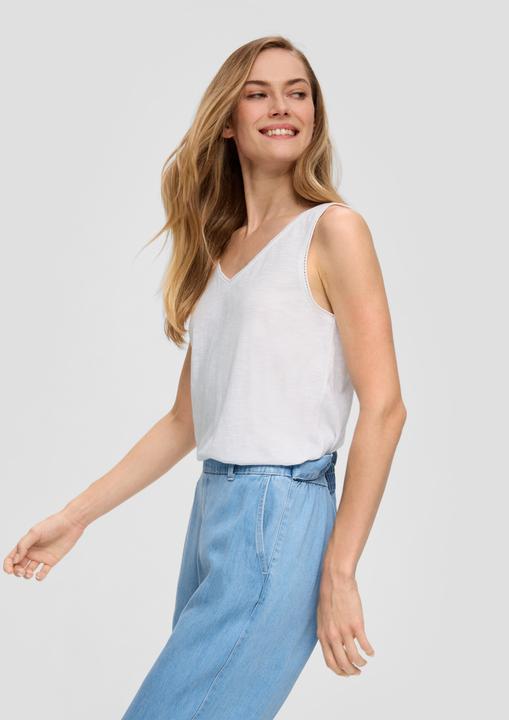 Actual product image S.Oliver T-Shirt Ärmelloses Top mit V-Ausschnitt und Flammgarnstruktur (44)