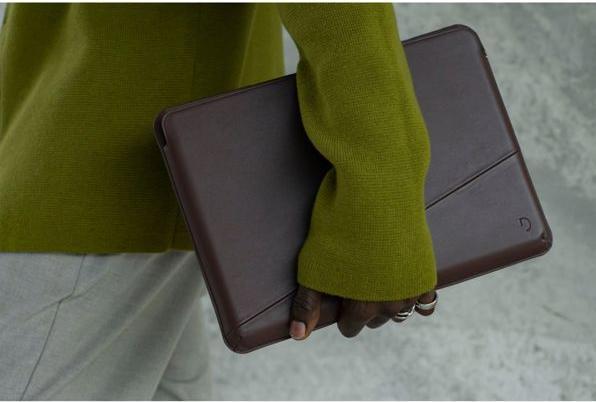 Image du produit Decoded Housse en cuir pour Macbook 14 pouces chocolat (14")
